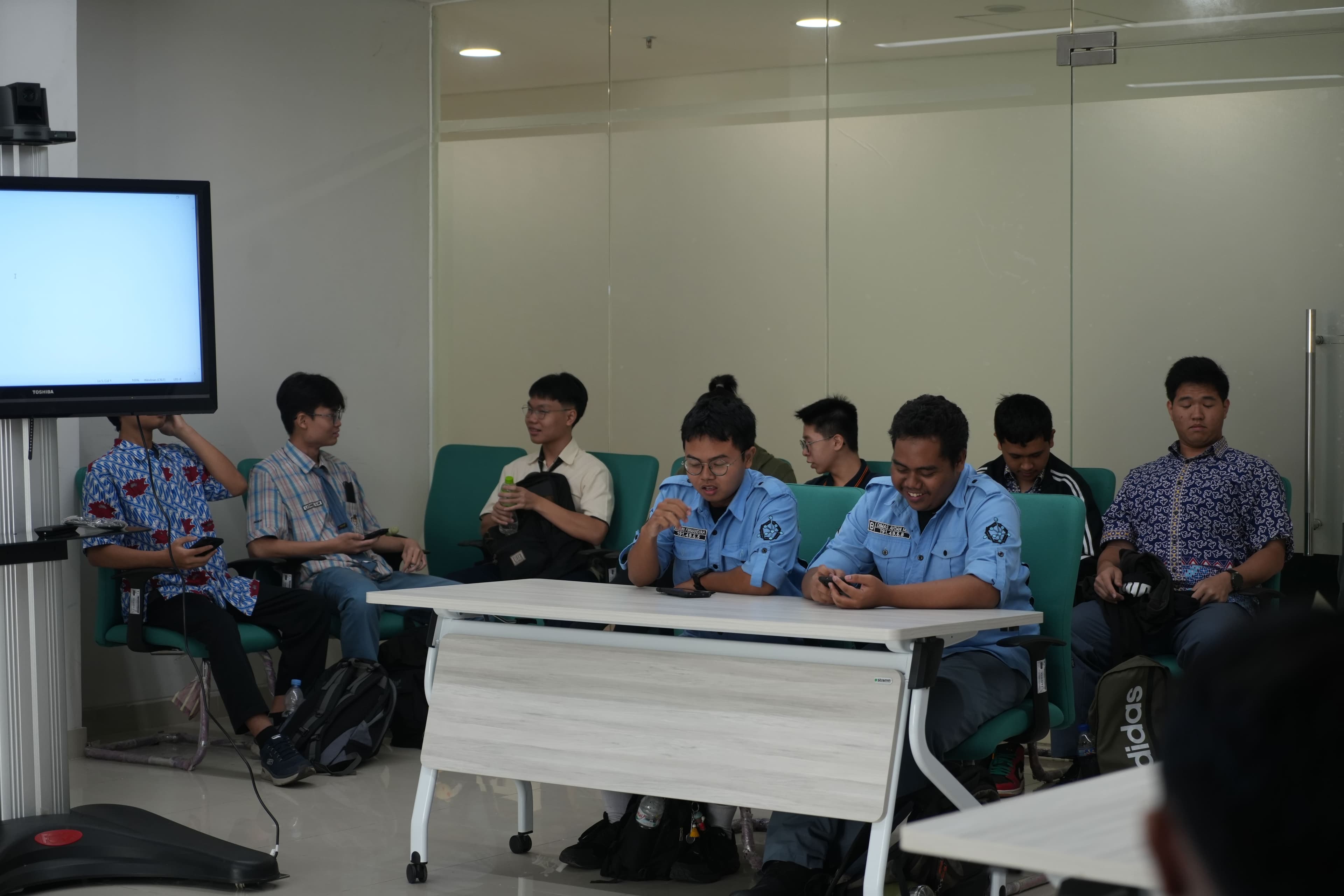 Dokumentasi peserta dan panitia INACOMP dalam satu rangkaian kegiatan.
